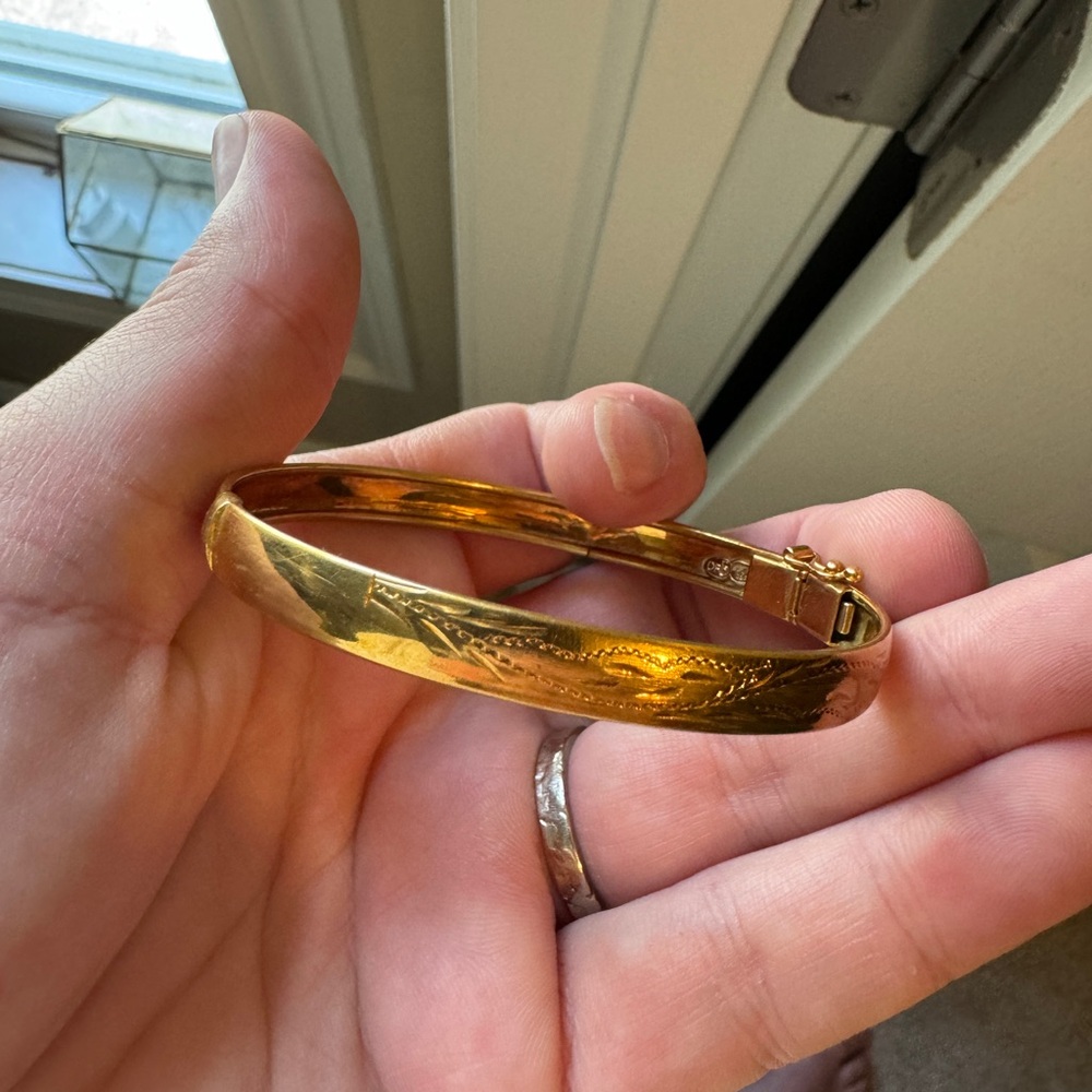 18k Gold Engraved Bangle Bracelet
